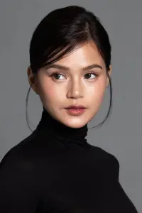 Фото  (Maris Racal)