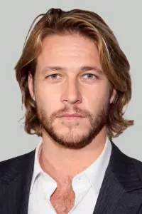 Фото Люк Брейсі (Luke Bracey)