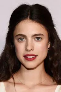 Фото Маргарет Квалі (Margaret Qualley)