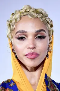 Фото  (FKA Twigs)