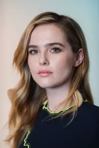 Фото Зої Дойч (Zoey Deutch)