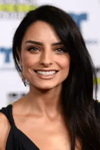 Фото Ейслін Дербез (Aislinn Derbez)