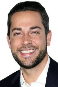 Фото Захарі Леві (Zachary Levi)