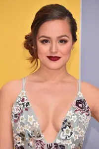 Фото  (Hayley Orrantia)