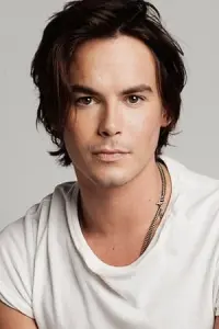 Фото  (Tyler Blackburn)