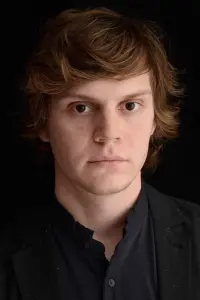 Фото Еван Пітерс (Evan Peters)