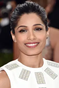 Фото Фріда Пінто (Freida Pinto)