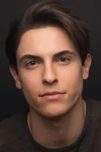 Фото  (Derek Klena)