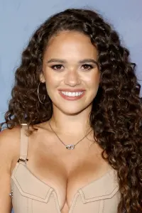 Фото Медісон Петтіс (Madison Pettis)