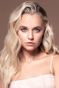 Фото Медісон Айзман (Madison Iseman)