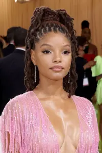 Фото Холлі Бейлі (Halle Bailey)