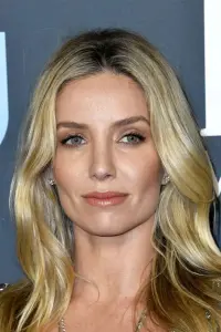 Фото Аннабель Уолліс (Annabelle Wallis)