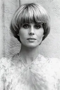 Фото Джоанна Ламлі (Joanna Lumley)