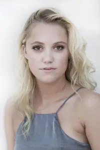 Фото Майка Монро (Maika Monroe)