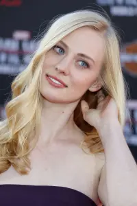 Фото Дебора Енн Волл (Deborah Ann Woll)