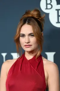 Фото Лілі Джеймс (Lily James)