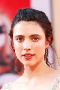 Фото Маргарет Квалі (Margaret Qualley)