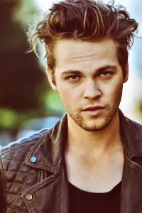 Фото Олександр Калверт (Alexander Calvert)