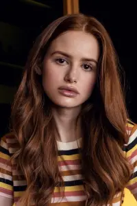 Фото Мадлен Петш (Madelaine Petsch)