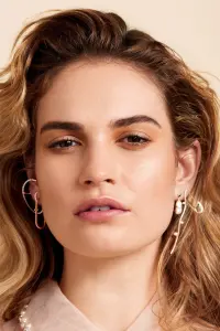 Фото Лілі Джеймс (Lily James)