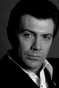 Фото  (Lewis Collins)