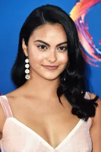 Фото Каміла Мендес (Camila Mendes)