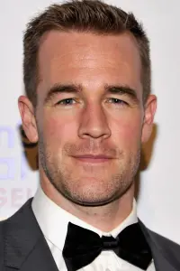 Фото Джеймс Ван Дер Бік (James Van Der Beek)