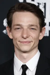 Фото  (Mike Faist)