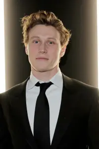 Фото Джордж Маккей (George MacKay)