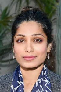 Фото Фріда Пінто (Freida Pinto)