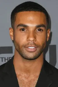 Фото  (Lucien Laviscount)