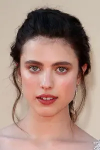 Фото Маргарет Квалі (Margaret Qualley)