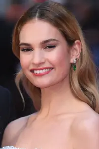 Фото Лілі Джеймс (Lily James)