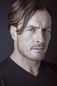 Фото Тобі Стівенс (Toby Stephens)