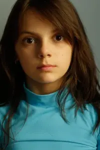 Фото Дафна Кін (Dafne Keen)