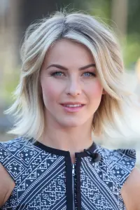 Фото Джуліанна Гаф (Julianne Hough)