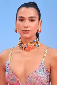 Фото Дуа Ліпа (Dua Lipa)