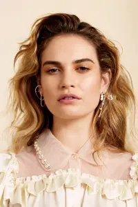 Фото Лілі Джеймс (Lily James)