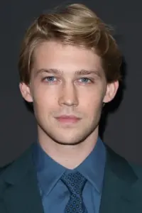 Фото  (Joe Alwyn)