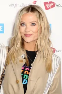 Фото  (Laura Whitmore)