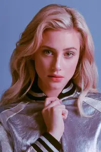 Фото Лілі Рейнхарт (Lili Reinhart)