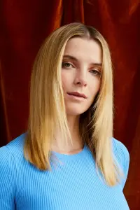 Фото Бетті Гілпін (Betty Gilpin)