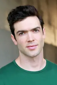 Фото Ітан Пек (Ethan Peck)