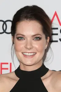 Фото  (Meghann Fahy)