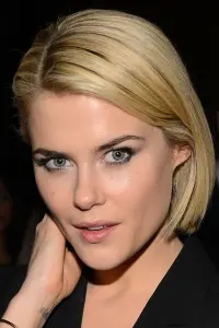 Фото Рейчел Тейлор (Rachael Taylor)