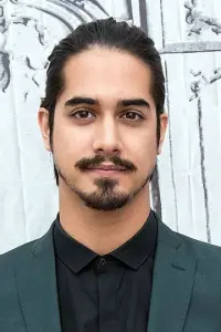 Фото Аван Джогіа (Avan Jogia)