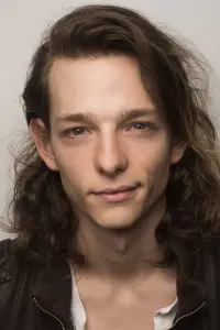 Фото  (Mike Faist)