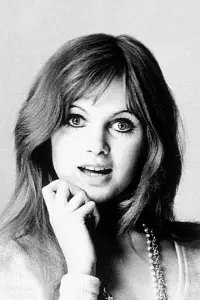 Фото Медлін Сміт (Madeline Smith)