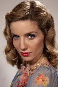 Фото Аннабель Уолліс (Annabelle Wallis)