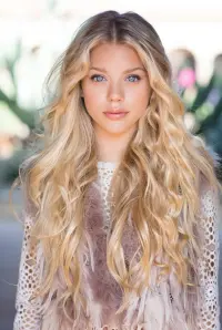 Фото  (Kaylyn Slevin)